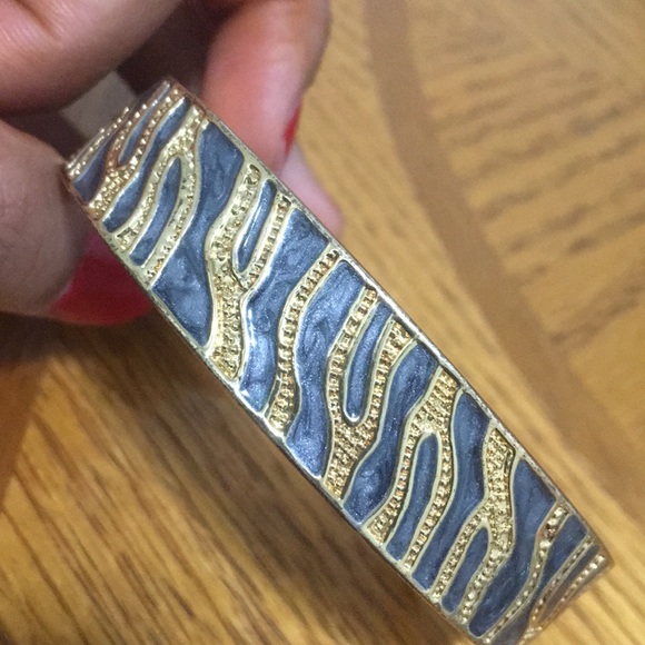 Vintage Stripped Golden Bangle - Picture 1 of 2